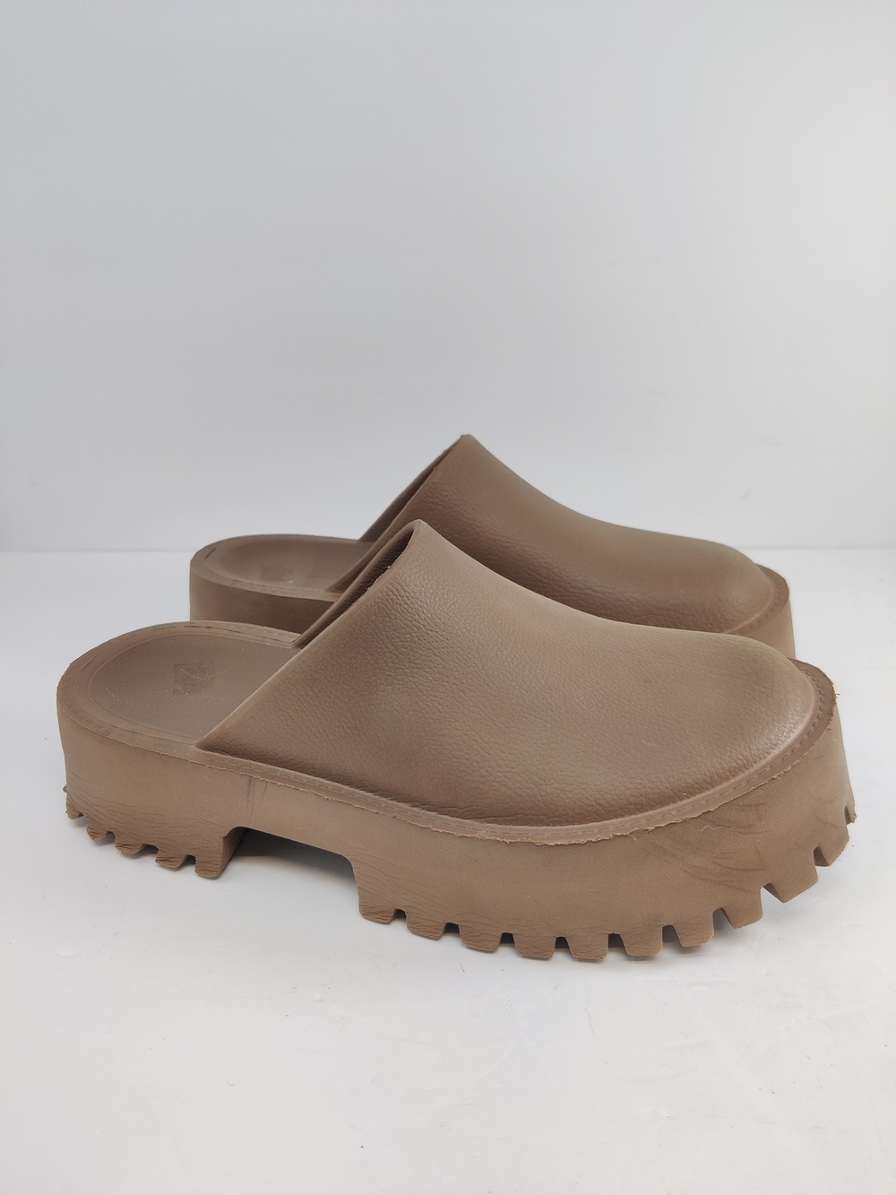 Jeffrey Campbell Clogge Platform Mule Clogs Lug Sole Women’s 9 Neutral Brown